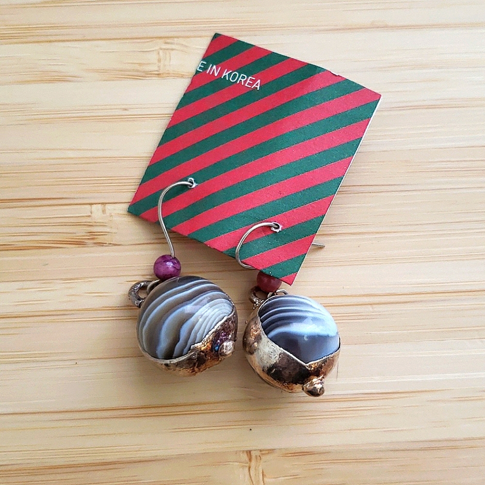 Spherical marbled statement earrings